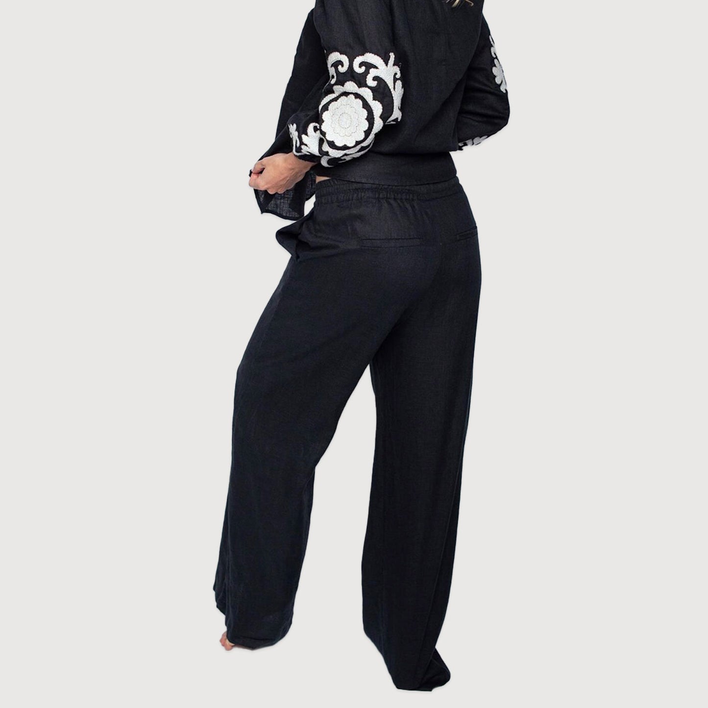 Emily-van-den-Bergh-Hose-6362-201310-900-schwarz-3