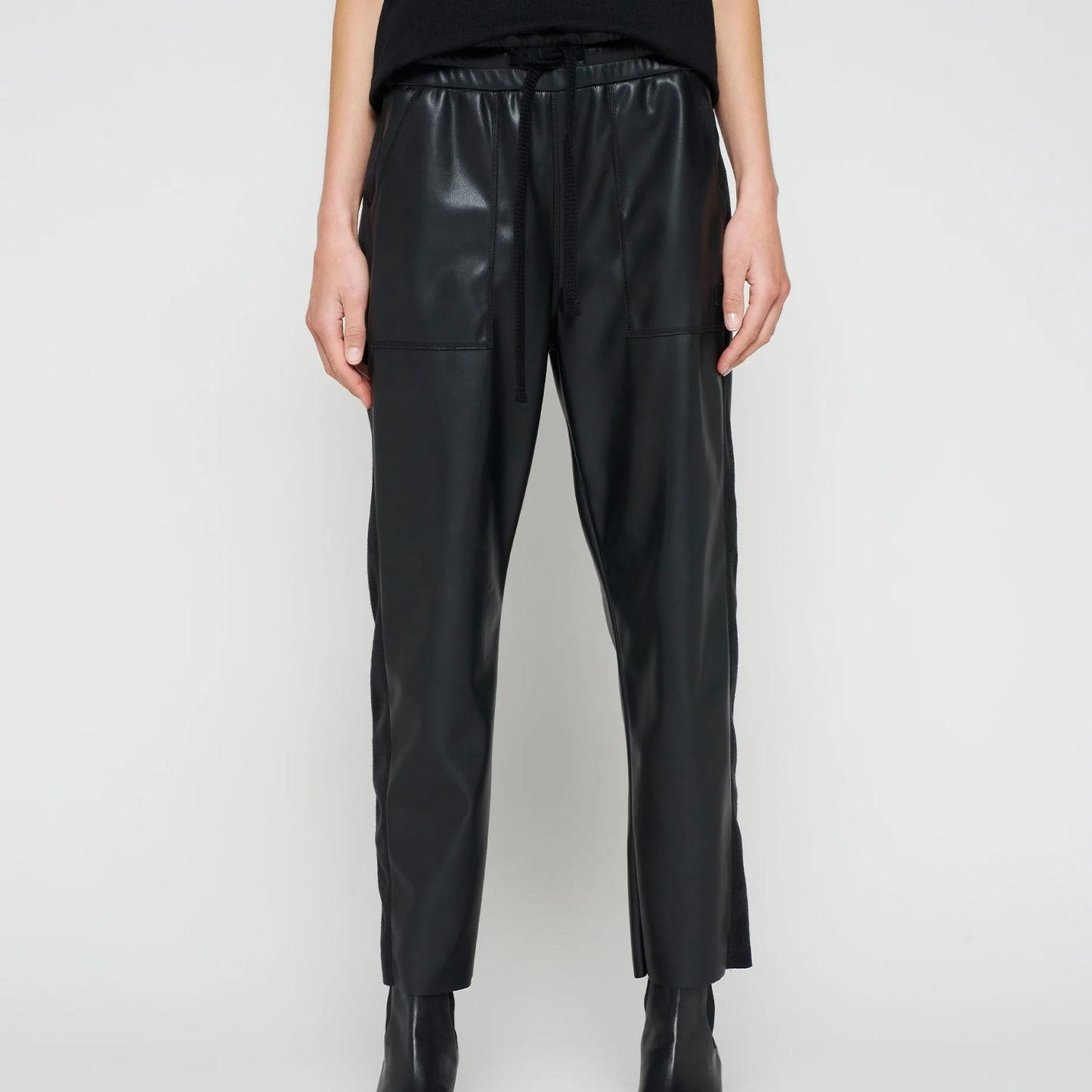 10 Days Damen Hose Leatherlook Side Panel Jogger 20-011-3203 in Schwarz