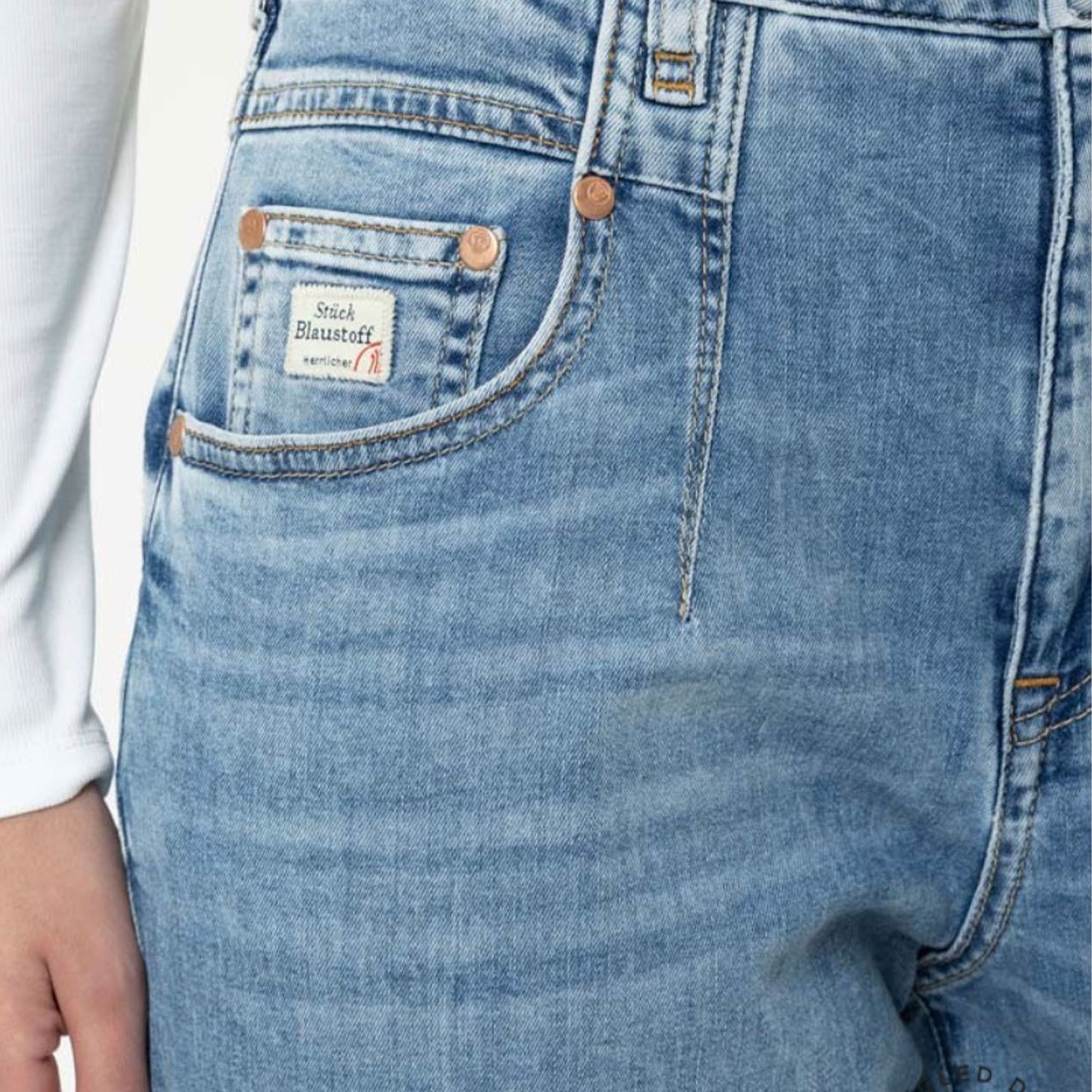 Herrlicher-Jeans-Brooke-Recycled-5825-RD662-in-967-Blau-3