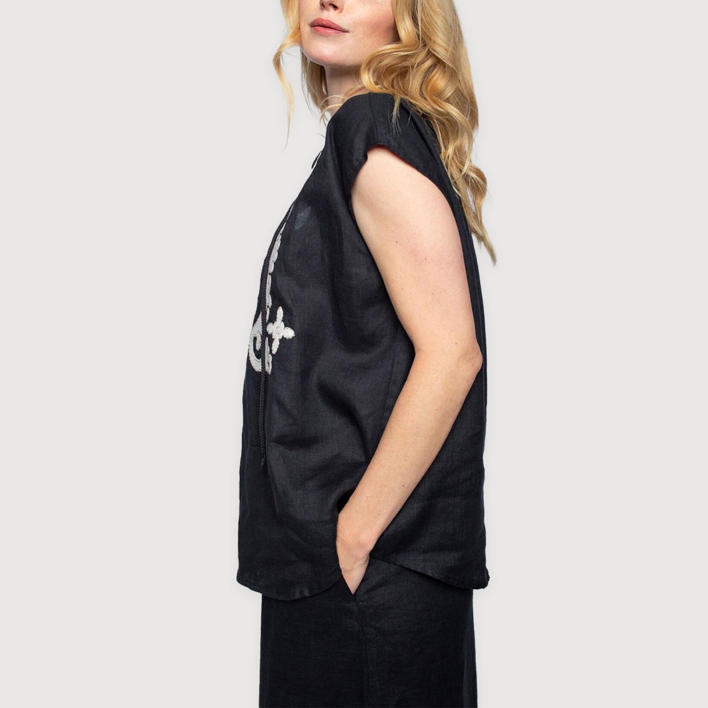 Emily-van-den-Bergh-Bluse-6362-156320-900-schwarz-3