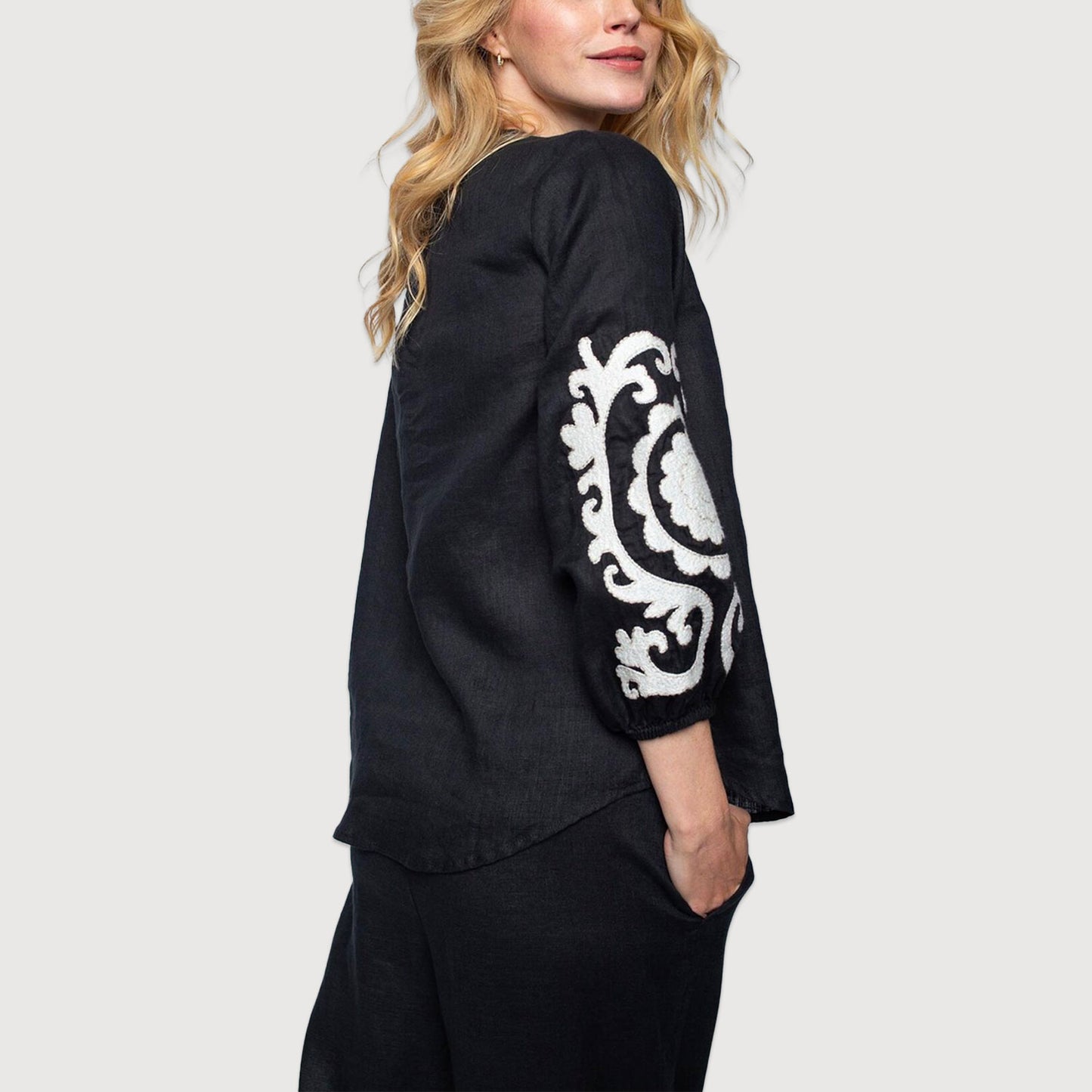 Emily-van-den-Bergh-Bluse-6362-154002-900-schwarz-3