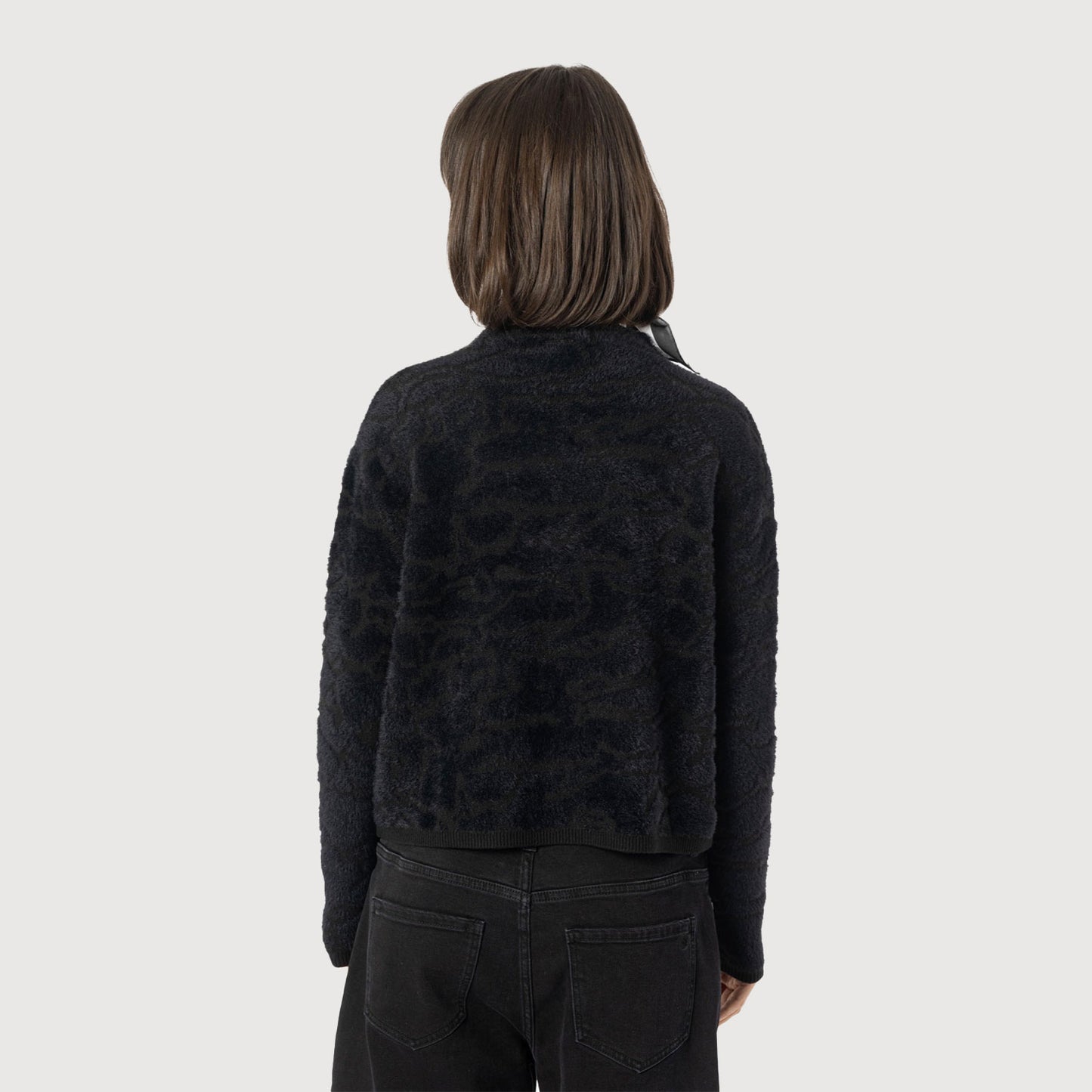 Elias-Rumelis-Damen-Sweater-MINE-253-4768-in-schwarz-03