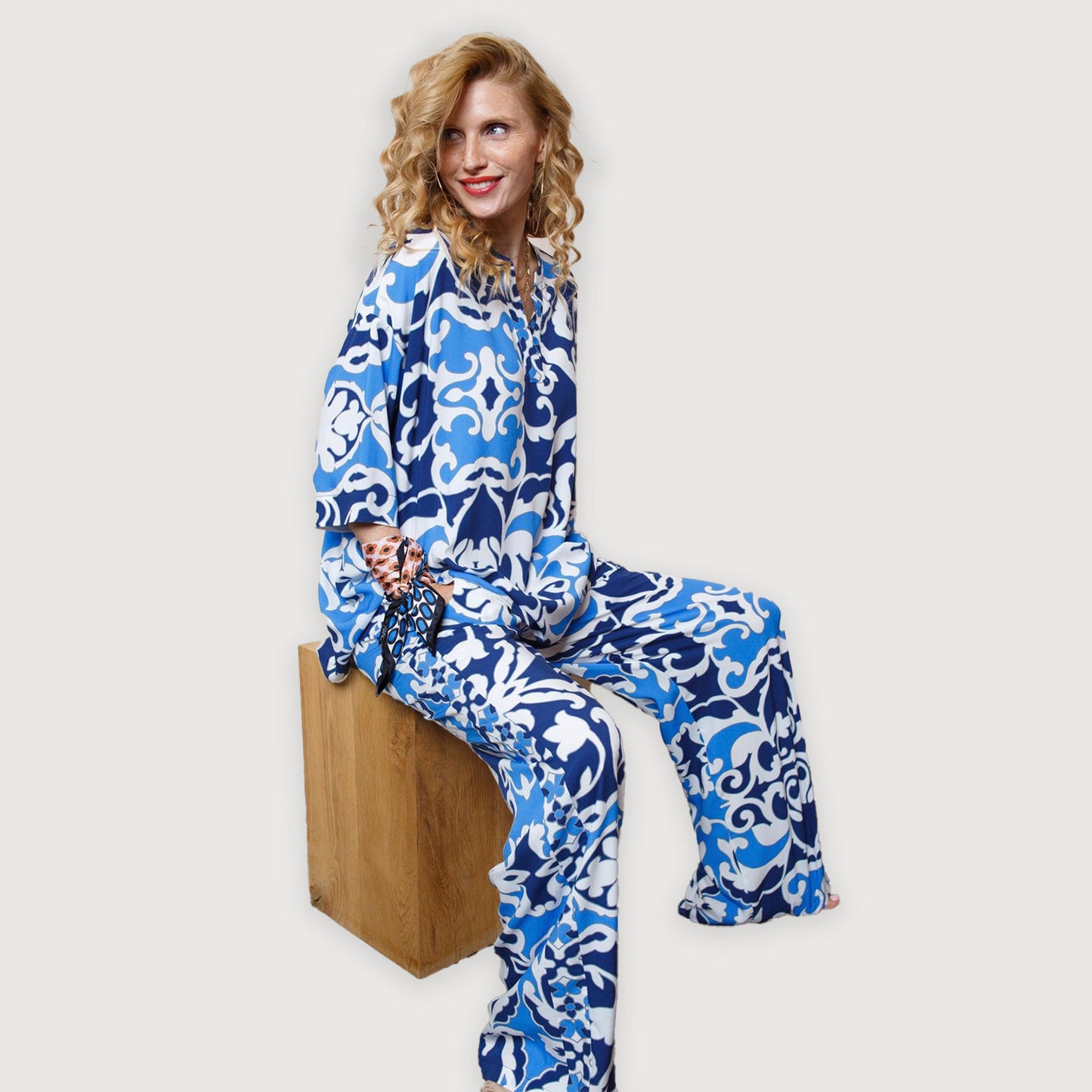 Emily-van-den-Bergh-Bluse-8612-156660-690-blue-navy-3