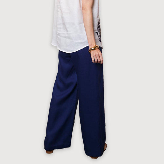 Emily-van-den-Bergh-Hose-8599-201317-650-navy-2