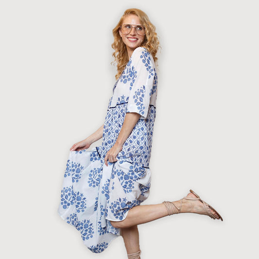 Emily-van-den-Bergh-Kleid-8602-156431-190-white-blue-2