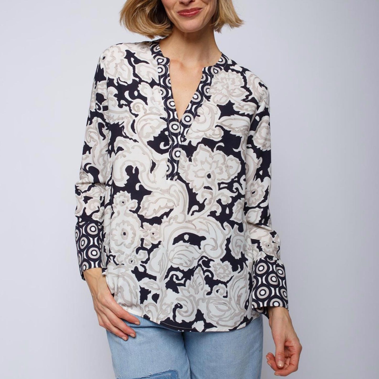 Emily-van-den-Bergh-Bluse-8397-155900-690-navy-taupe-3