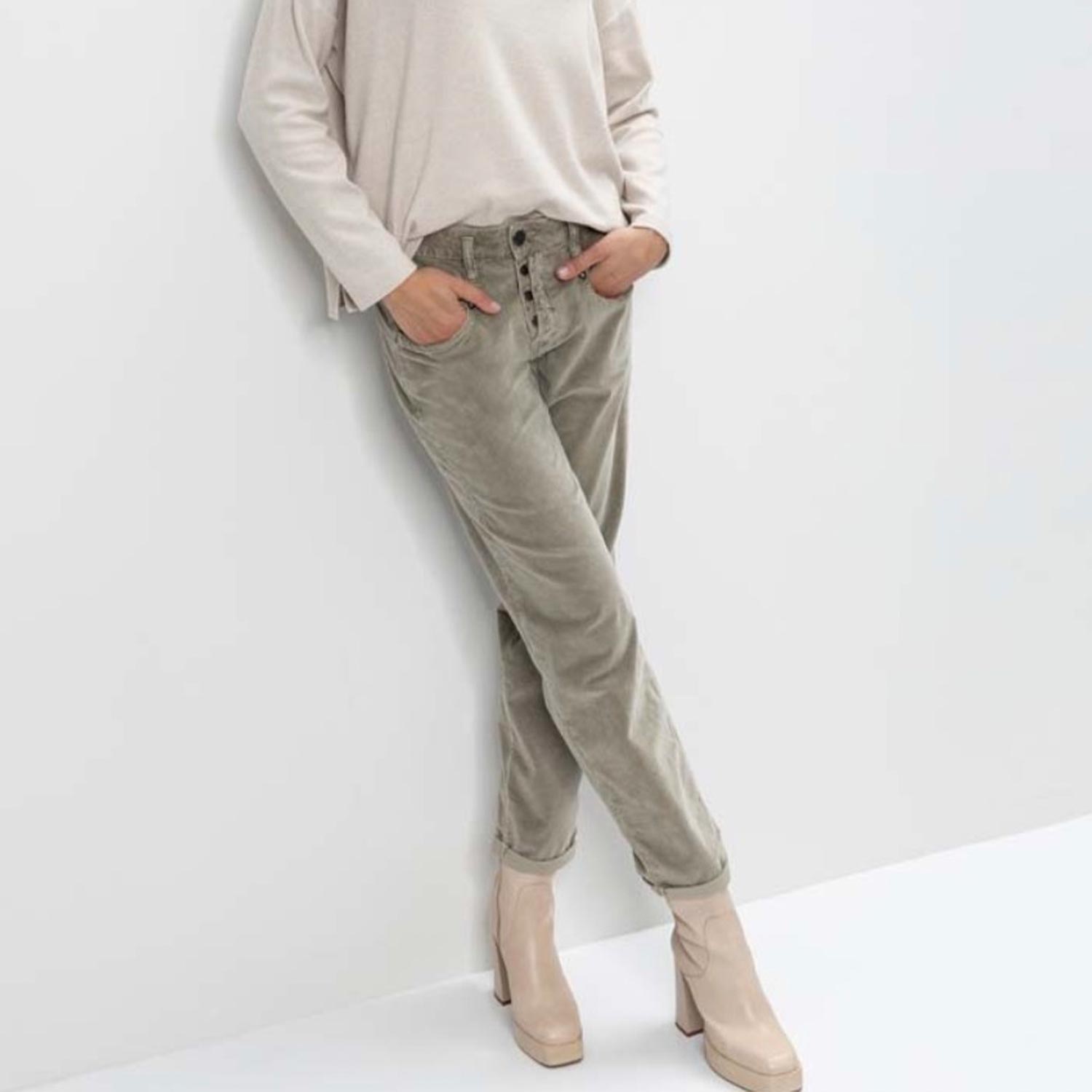 Elisabetta Franchi Pantaloni Di Tessuto PA 026 41E2 V250 Nero Regular Fit 0000303835910 Elisabetta Franchi Pantaloni Di Tessuto PA 026 41E2 V250 Nero Regular Fit 0000303835910