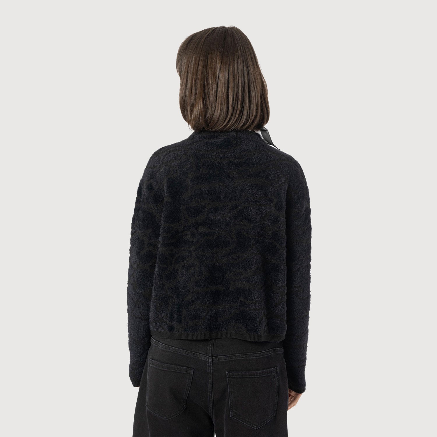 Elias-Rumelis-Damen-Sweater-MINE-253-4768-in-schwarz-03