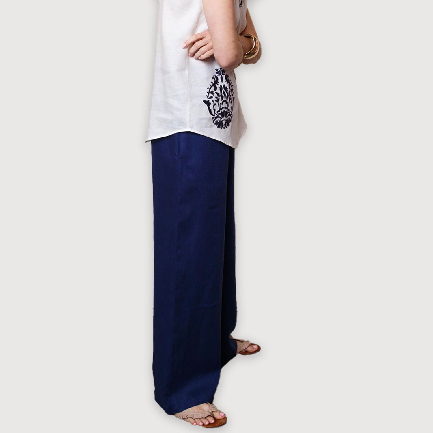 Emily-van-den-Bergh-Hose-8599-201317-650-navy-3