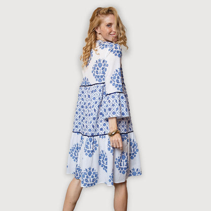 Emily-van-den-Bergh-Kleid-8602-152241-190-white-blue-2
