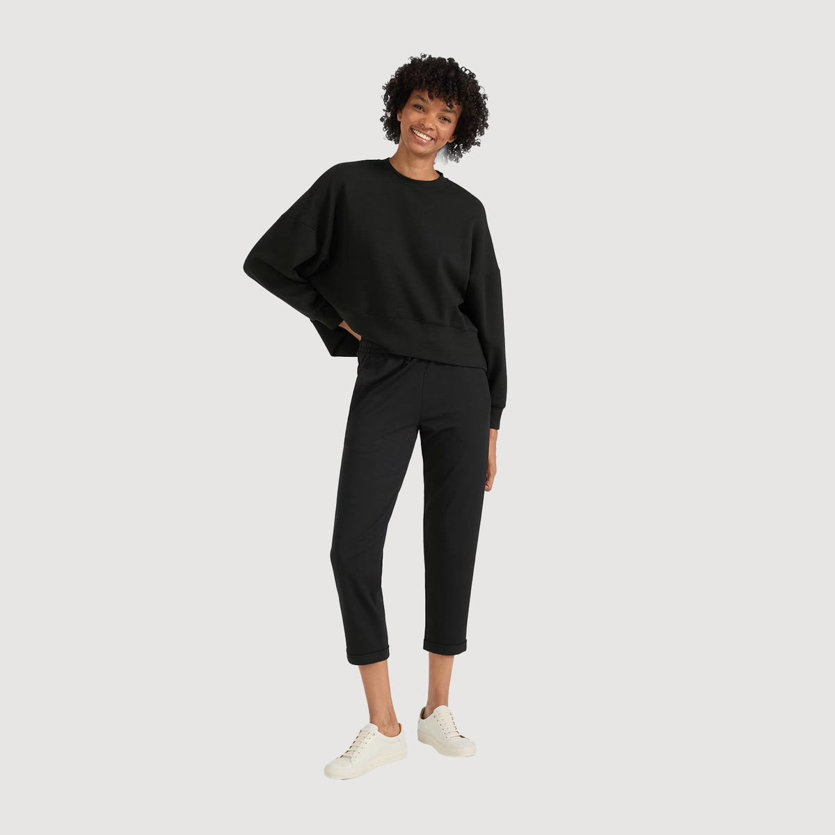 JUVIA-Damen-Sweatpants-830-22-320-Casual-Fit-Ellis-Schwarz-01