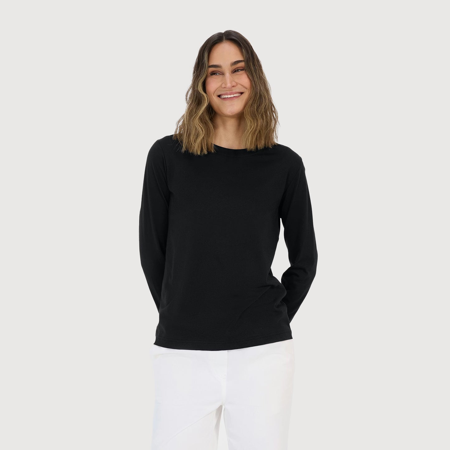 Juvia-Damen-Longsleeve-Lilja-815-26-635-110-schwarz-01