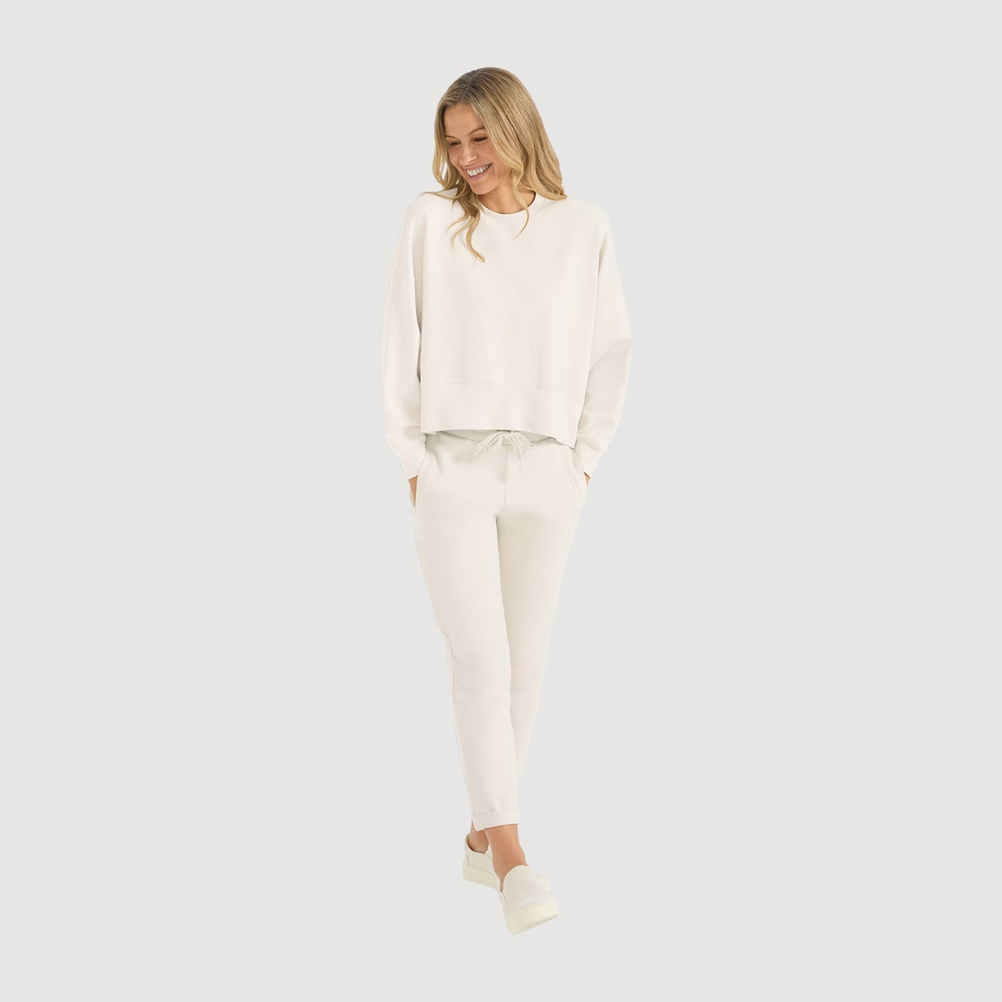 Juvia-Damen-Sweatpants-Ellis-830-22-320-230-01