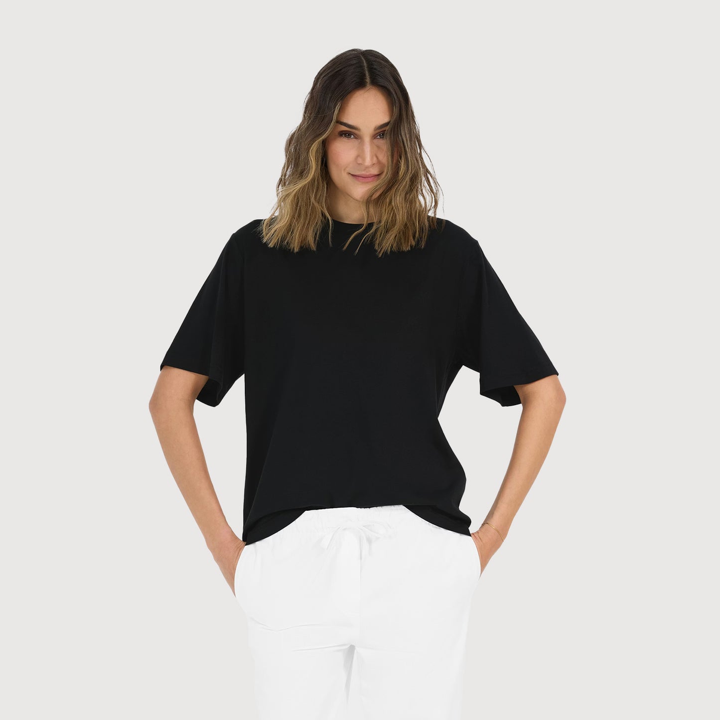 Juvia-Damen-T-Shirt-Hera-810-26-641-110-schwarz-01