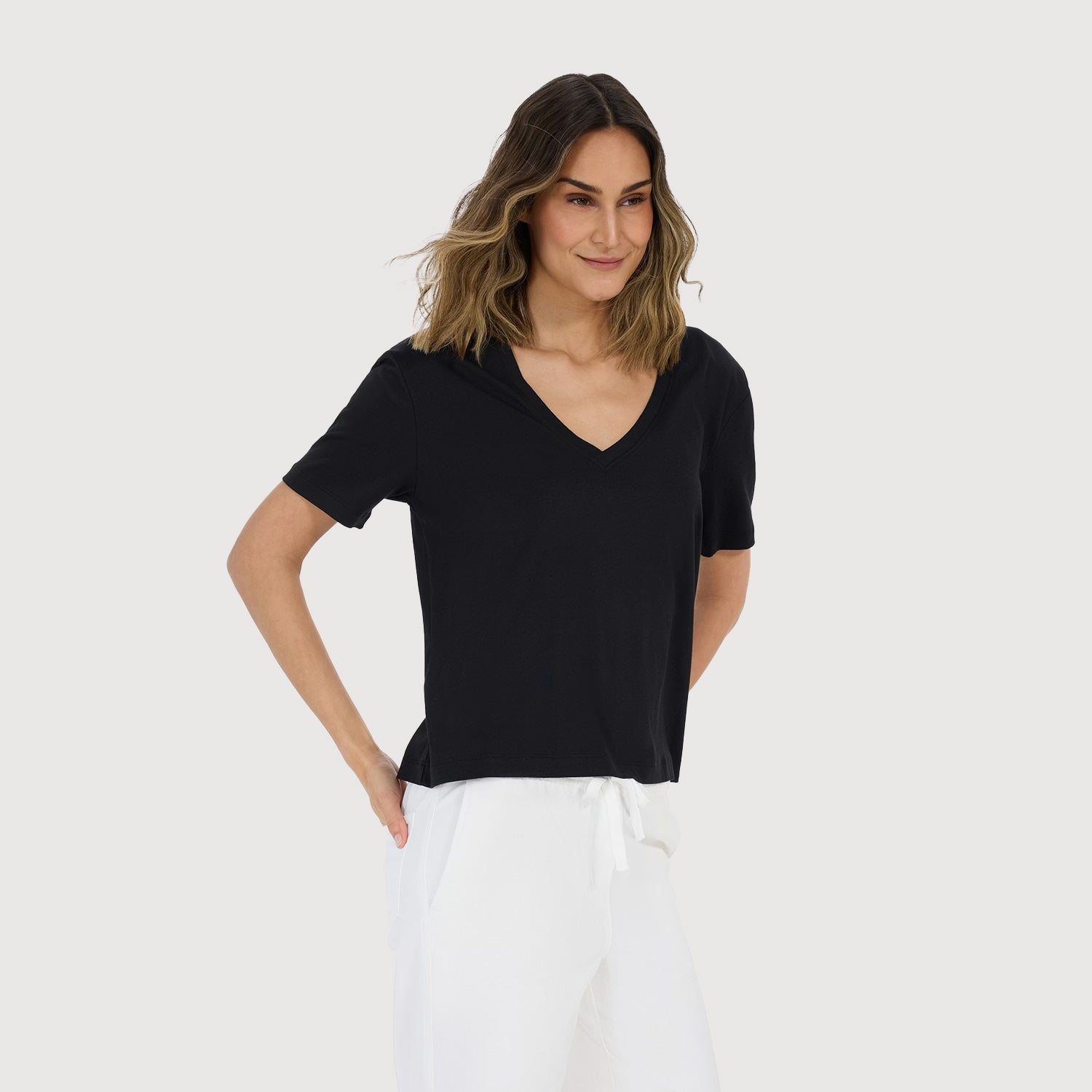 Juvia-Damen-T-Shirt-Leevke-810-26-657-110-schwarz-01