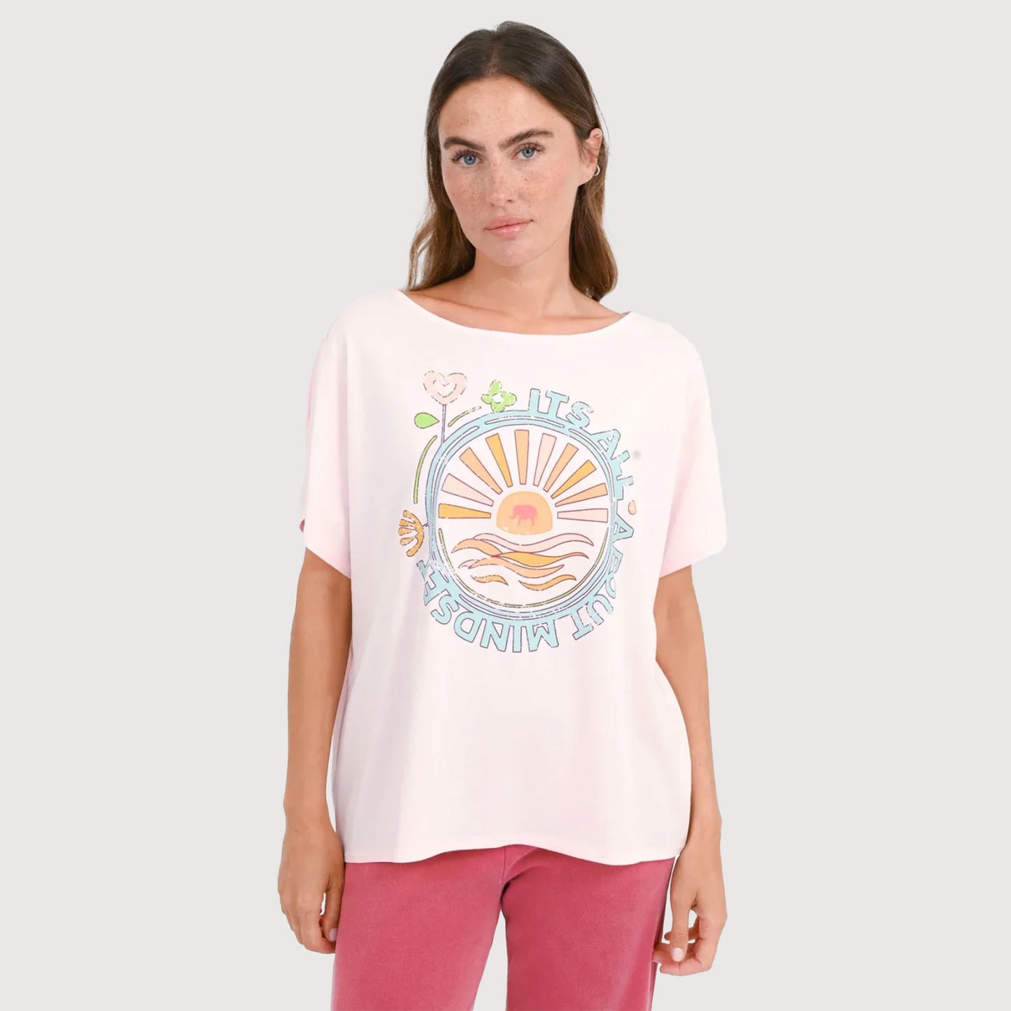 Love-Joy-Victory-Damen-T-Shirt-mit-Print-Yara-rose-ice-01