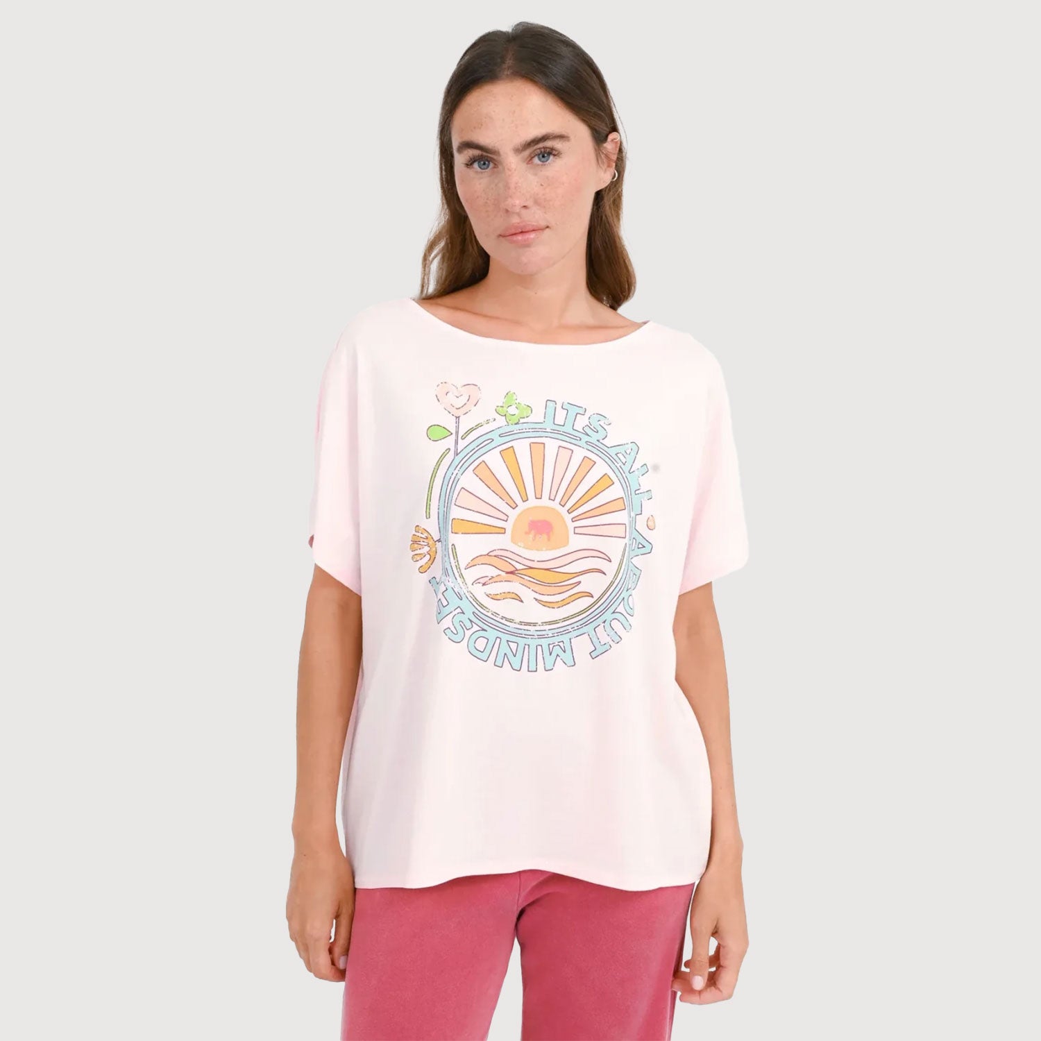 Love-Joy-Victory-Damen-T-Shirt-mit-Print-Yara-rose-ice-01