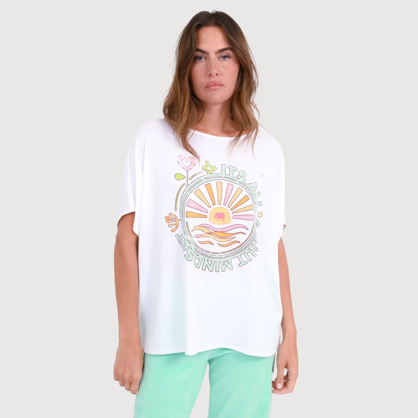Love-Joy-Victory-Damen-T-Shirt-mit-Print-Yara-weiß-01