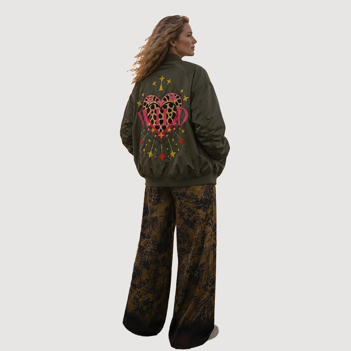 Miss-Goodlife-Damen-Bomberjacket-Stitched-Wild-Heart-Oliv-03