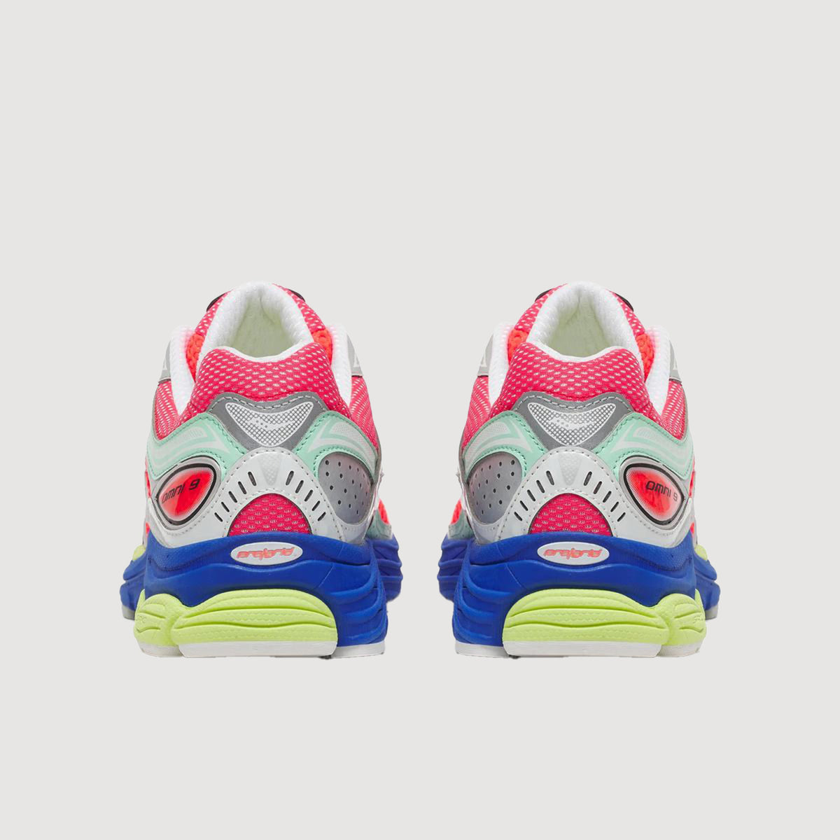 Saucony-Damen-Sneaker-ProGrid-Omni-9-OG-White-ViZiRed-04